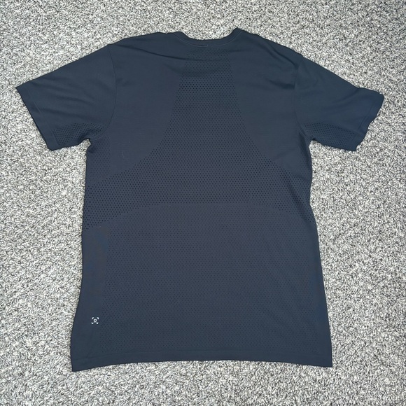 Lululemon mens shirt Large Black Vent EUC - Picture 1 of 5